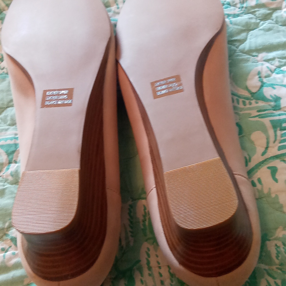 Coldwater Creek Leather Shoes, Never Worn, 9M - Picture 4 of 7